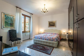 Apartment with garden a few steps from the lake - Larihome A06 Dongo
